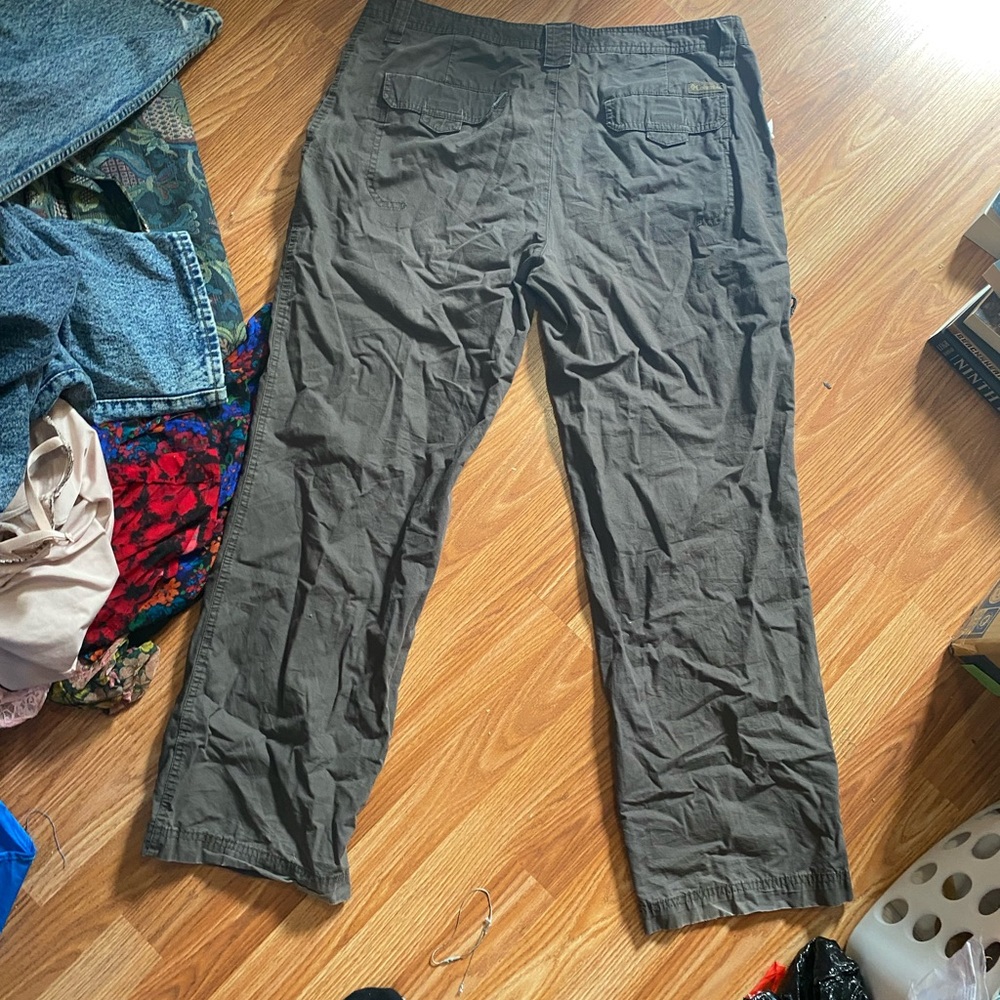 Columbia Men's Charcoal Cargo Pants - Picture 3 of 5